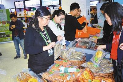 决不能让贫困户的农产品烂在地里——多措并举打通农产品销售渠道